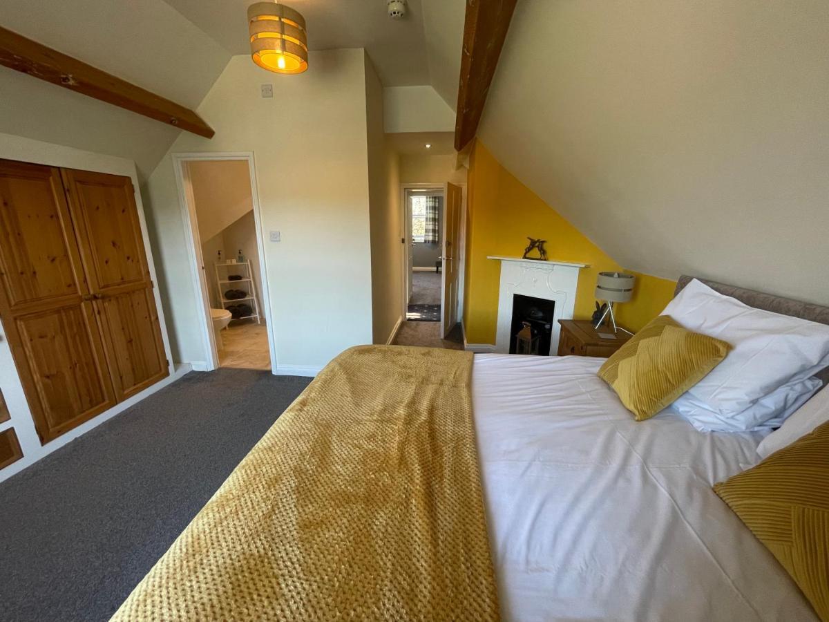 The Fylingdales Inn Robin Hood's Bay Exterior foto
